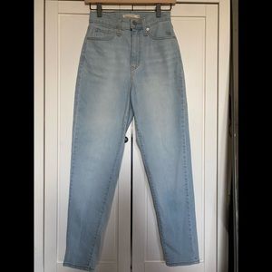 LEVIS TAPER JEANS